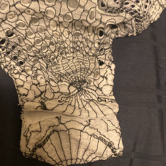 La Senza White & Black Lace Lingerie - Medium - Picture 5 of 10